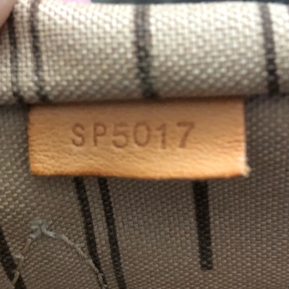 Authentic Louis Vuitton Neverfull MM Monogram Bag - Picture 10 of 16